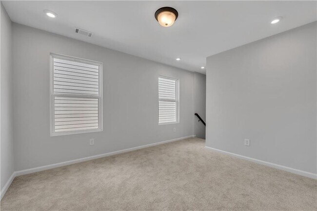 Building Photo - 865 York Aly