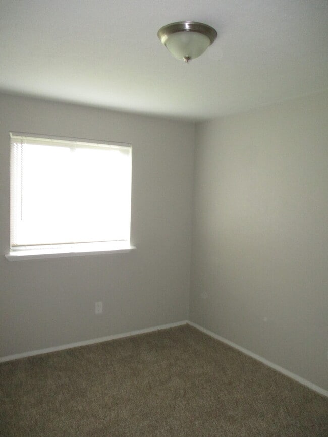 Building Photo - 4018 Ambrose Dr