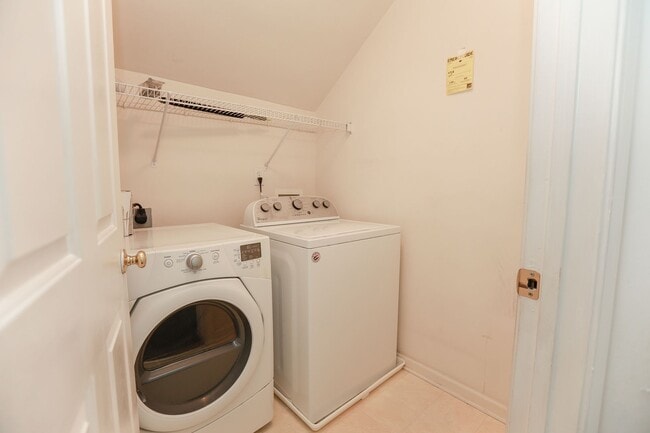 Building Photo - Gorgeous 5 Bedroom Rental in Virginia Beach