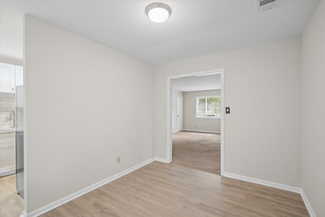 Building Photo - 2430 Coosawattee Dr NE