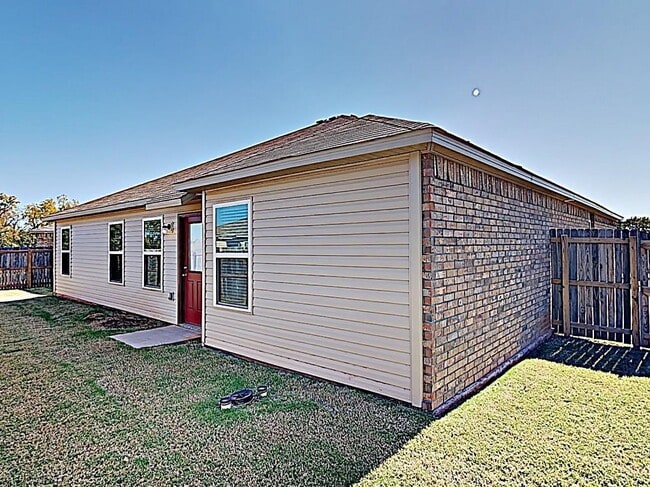 Building Photo - 13121 Bridgewater Ct