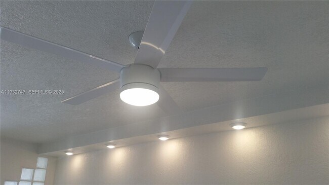 Building Photo - 1251 NE 108th St