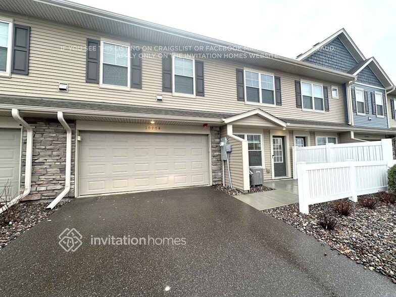 Building Photo - 10904 Everest Pl N