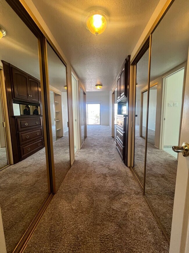 Building Photo - 3 Bed, 2 Bath in Gated Community with Lake...