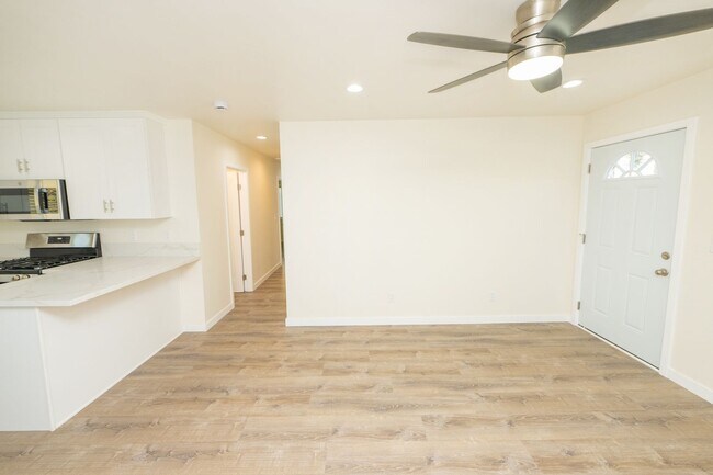 Building Photo - Single Family Home