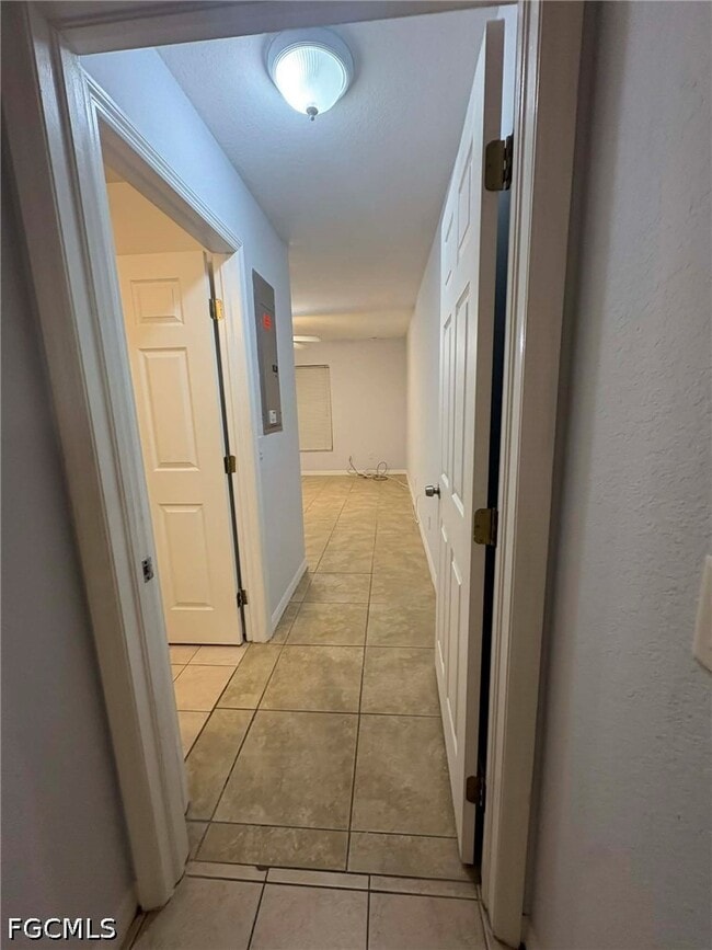 Building Photo - 1002 W 12th St