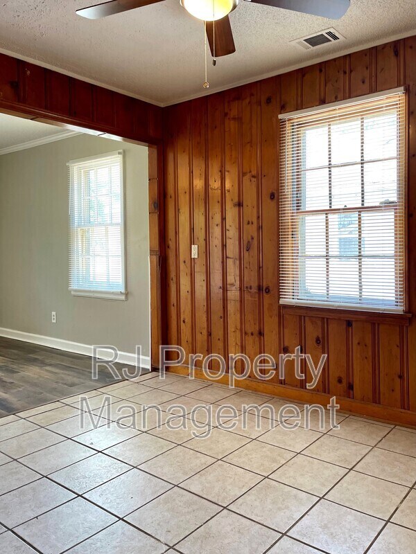 Building Photo - 4095 Chelsea Ave