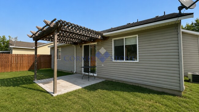 Building Photo - Beautiful 3-Bedroom Home with Open Floor Plan & Backyard Retreat!