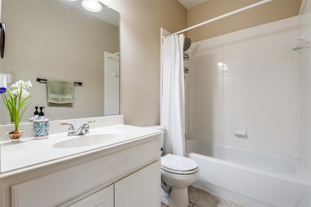 Building Photo - 14823 Blakehill Dr