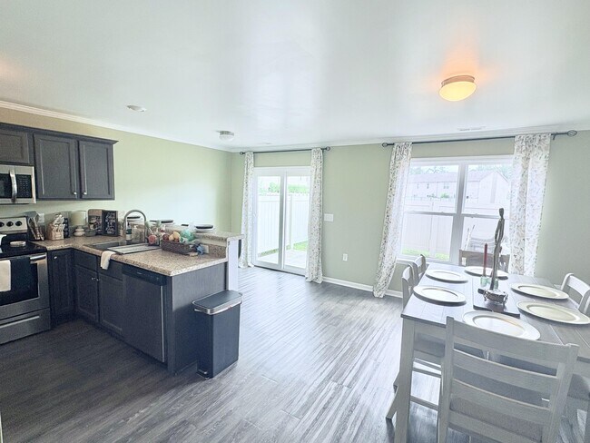 Building Photo - 456 Sullivan Loop Rd