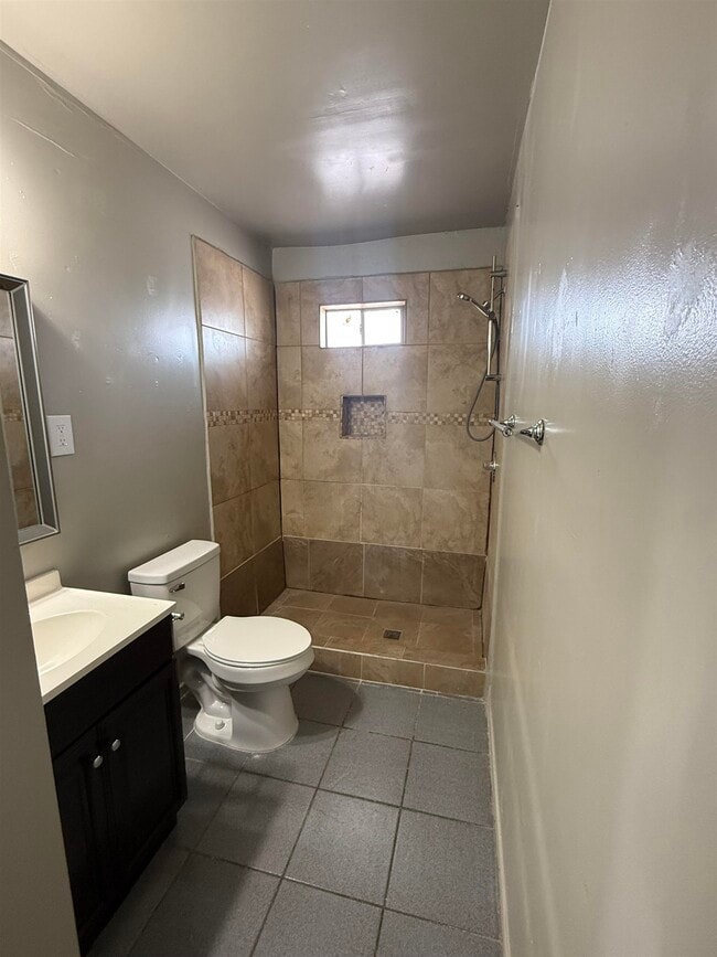 Building Photo - 502 El Monte Loop