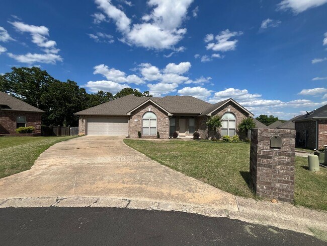 Building Photo - New Listing!