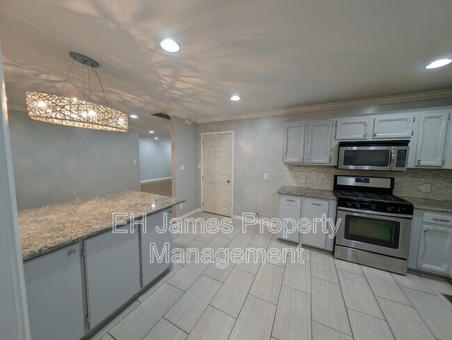 Building Photo - 1135 E 49th St