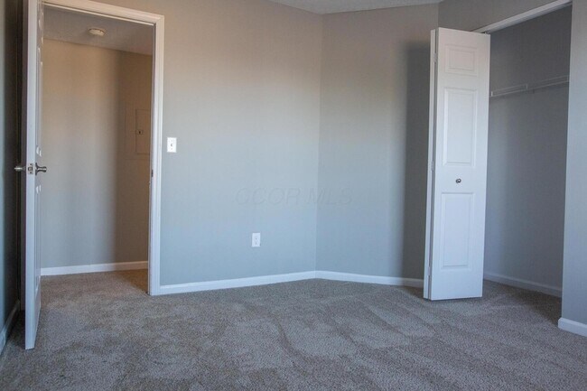 Building Photo - 5516 Cedar Springs