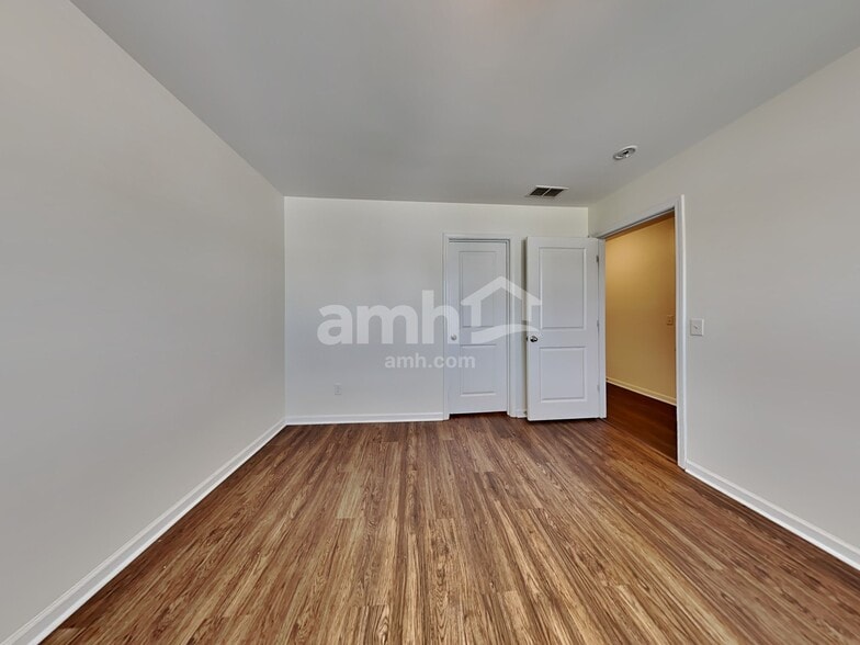 Building Photo - 206 Orion Way