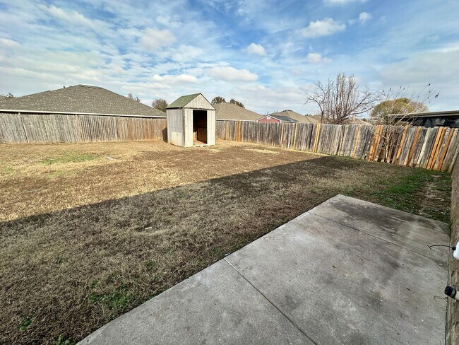 Building Photo - Beautiful 3bed/2bath House Available Near Tinker and Oklahoma Heart Hospital!