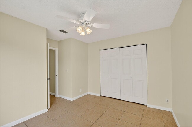 Building Photo - 2701 Waterview Cir