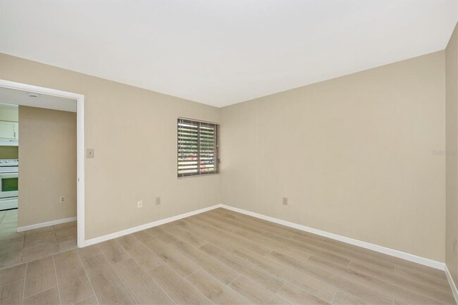 Building Photo - 5172 Lake Village Dr