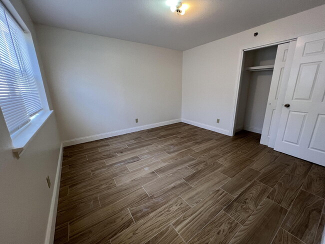 Building Photo - Newly Remodeled 2BR unit