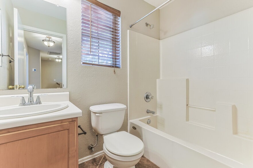 Building Photo - 1190 S Red Rock Ct