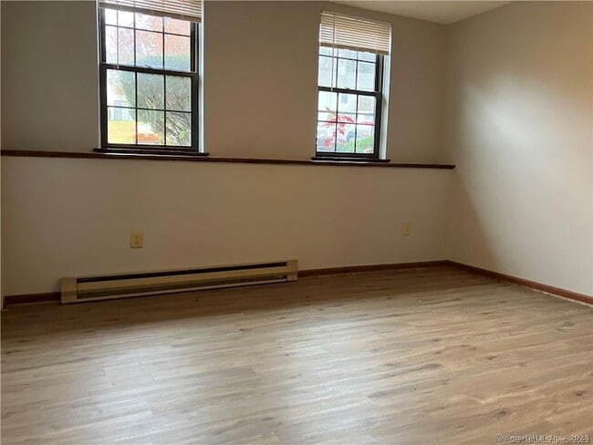 Building Photo - 65 Aspetuck Vlg