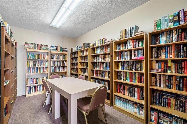 Building Photo - 7300 Lake Cir Dr