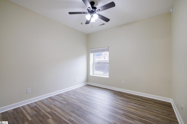 Building Photo - 1001 S Church St