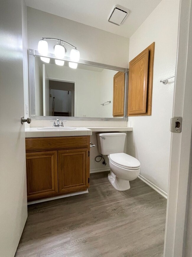 Building Photo - Desirable Cape Weston Condo