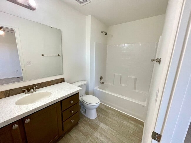 Building Photo - Great 2 Bedroom, 2 Bathroom Home!