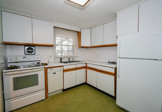 Building Photo - 60 Wildwood Rd