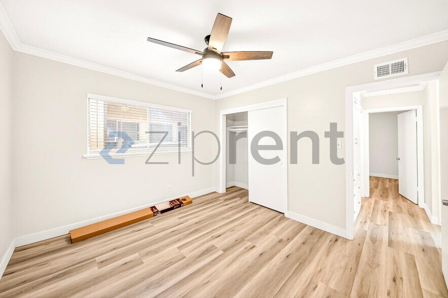 Building Photo - 2301 W Beverly Blvd