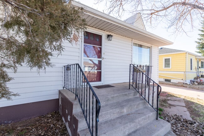 Primary Photo - 3323 Alexander Ave