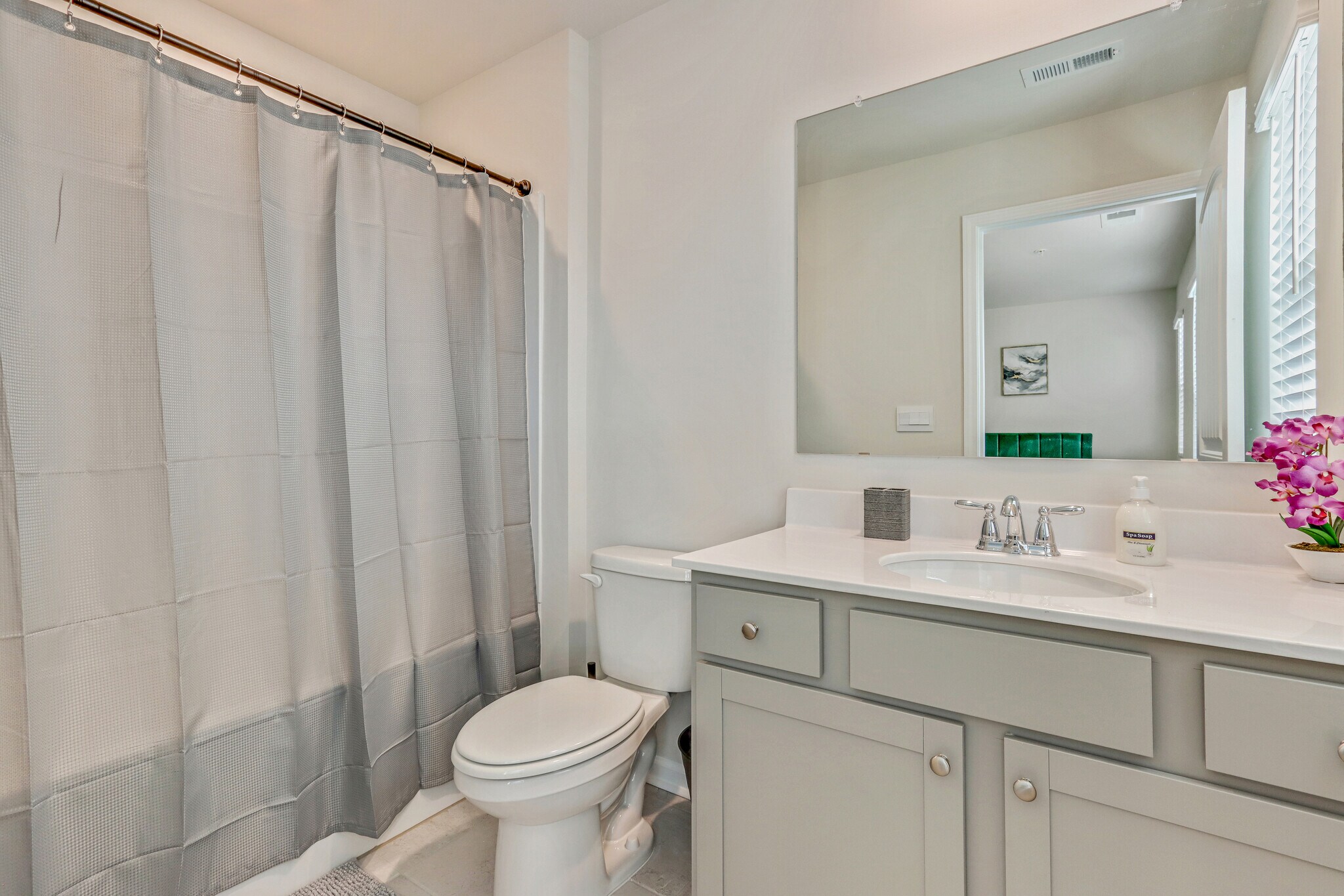 Building Photo - Room in Townhome on Chestnut Trce