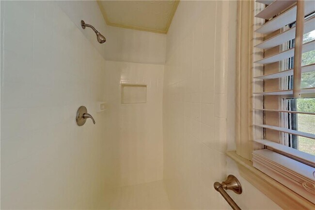 Building Photo - 4709 Crest Knoll Dr SW