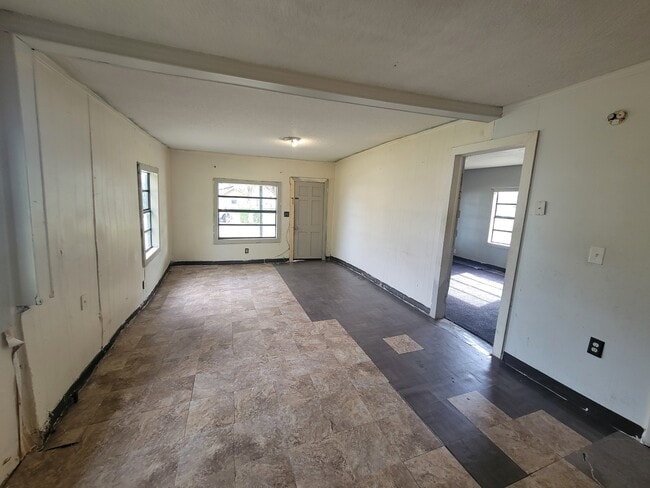 Building Photo - 10529 3rd Ave