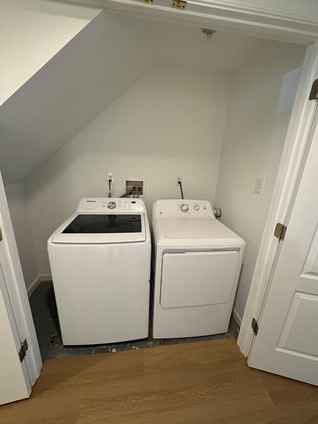 Building Photo - Beautifully Remodeled Randallstown 4bd/3.5ba W/ CAC, W/D, and Updates Galore! Available 4/15