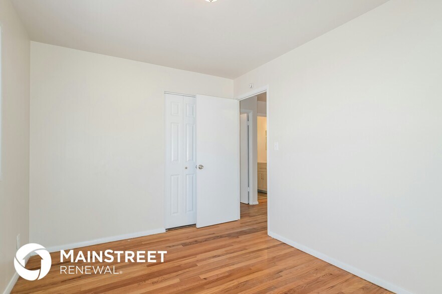 Building Photo - 1376 Cove Ln