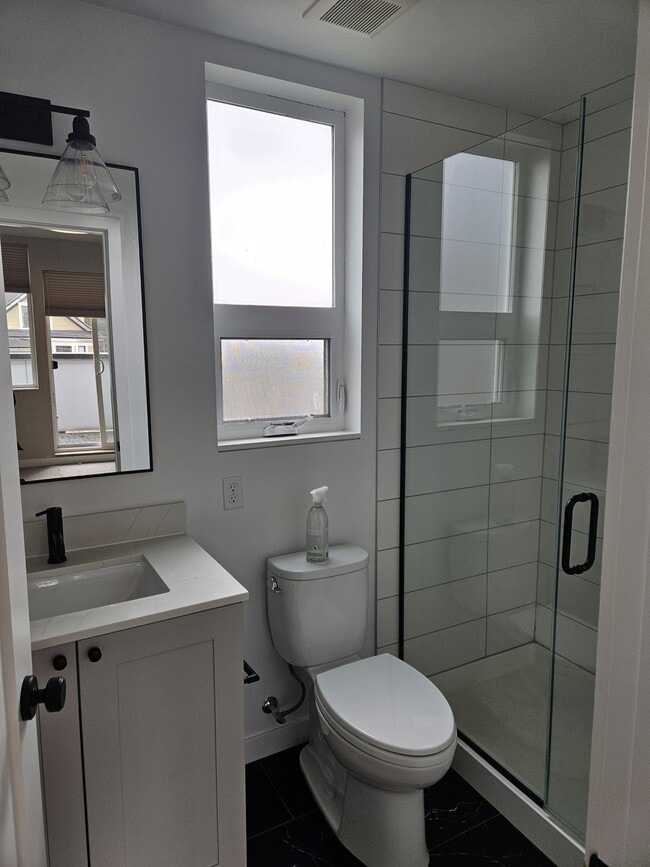 Building Photo - 4610 Woodland Park Ave N