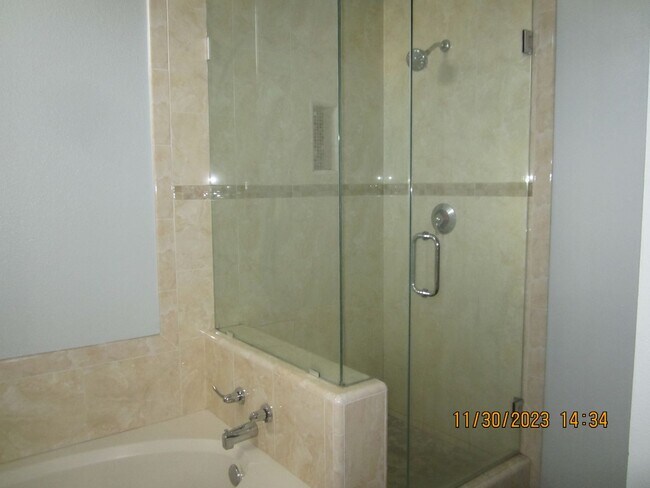 Building Photo - SPACIOUS PLACENTIA TOWNHOME