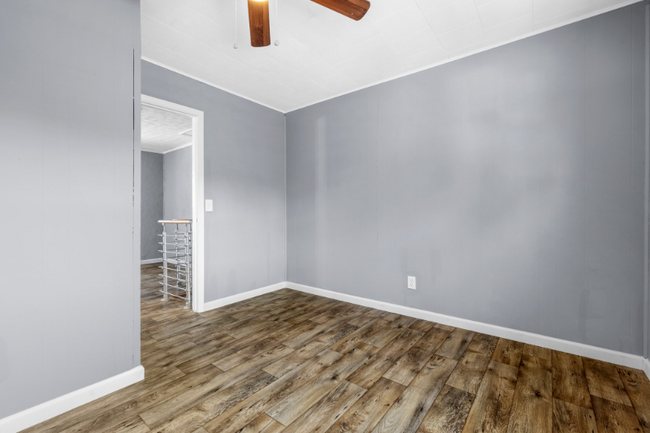 Building Photo - 246 E Penning Ave