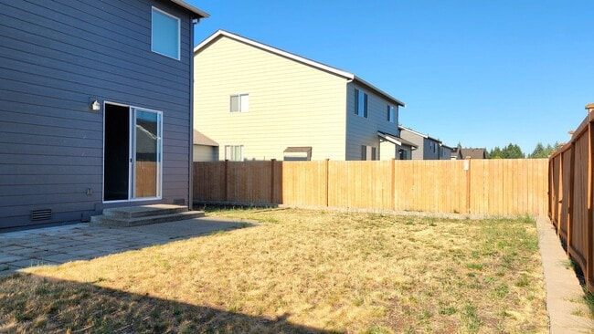 Building Photo - Luxury living in Lacey!