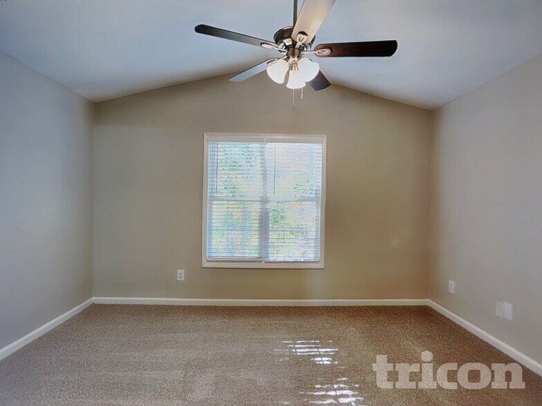 Building Photo - 3929 Grandover Dr