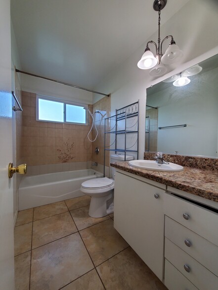 Bathroom 1-2 - 14281 Green Valley Dr