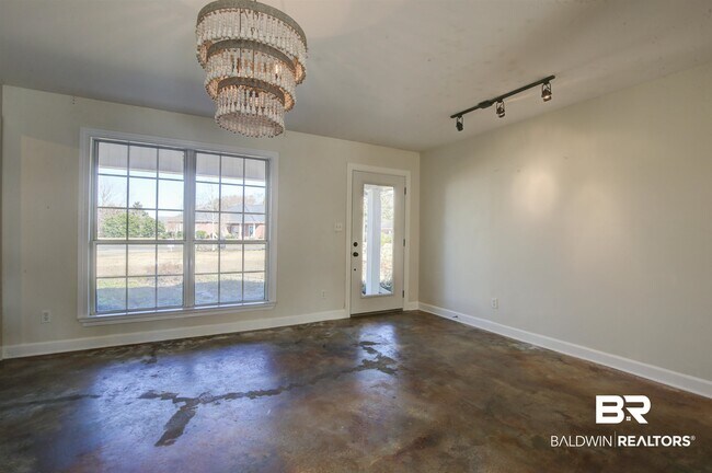 Building Photo - 200 Hawthorne Cir