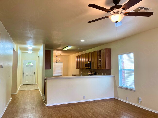 Building Photo - Move-In Special. ½ off the first full month's rent with a 12-month lease.