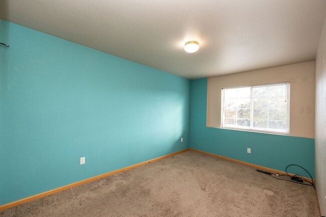 Building Photo - 3 bed, 2.5 bath Home in English Ranch Neighborhood