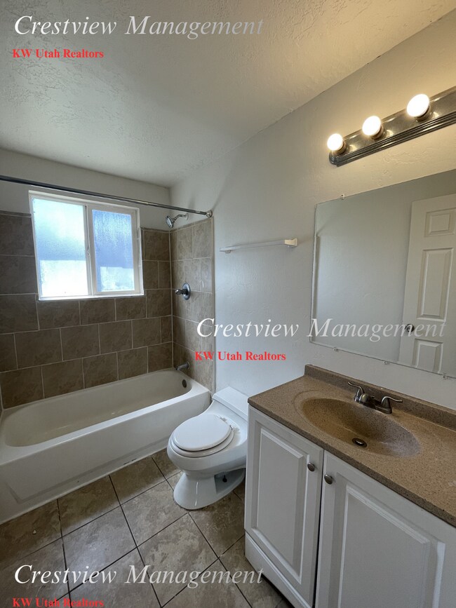 Building Photo - Spacious Home in Magna – Convenient Location!