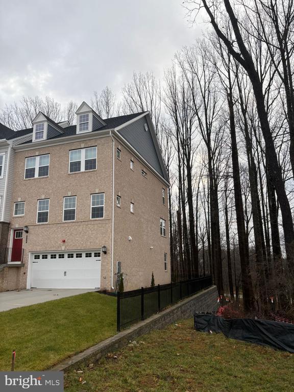 Building Photo - 330 Birdie Ct