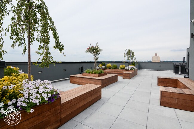 Building Photo - 581 Ocean Pkwy