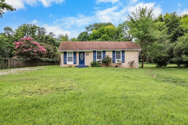 Building Photo - 2724 Ann Dr